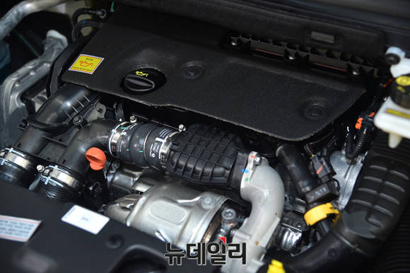 ▲ 시트로엥 뉴 그랜드 C4 피카소 1.6 엔진.ⓒ공준표 기자