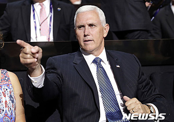 ▲ 유럽을 방문 중인 마이크 펜스 美부통령이 NATO 회원국의 방위비 분담금 증액 문제를 재차 거론했다. 사진은 2016년 7월 美인디내아州 유세 당시 모습. ⓒ뉴시스-AP. 무단전재 및 재배포 금지.