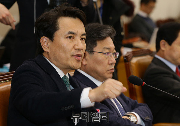 김진태 의원이 국회 법제사법위원회에서 야당의 특검 연장법을 막아섰다. 그는 법사위에서 자유한국당 간사를 맡고 있다. ⓒ뉴데일리 이종현 기자
