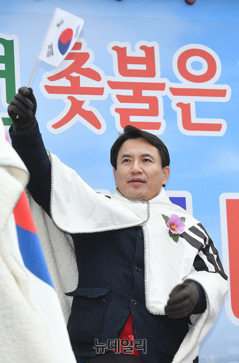 자유한국당 김진태 의원. 사진은 지난 19일 자신의 지역구인 춘천 태극기 집회에 참석한 모습이다. ⓒ뉴데일리 정상윤 기자