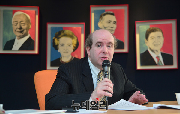 ▲ 로렌스 펙(Lawrence Peck) 박사는 21일 "미국 내 종북세력이 대중에겐 '평화운동' '통일운동'이라는 모습으로 활동하고 있다"고 지적했다. ⓒ뉴데일리 공준표 기자