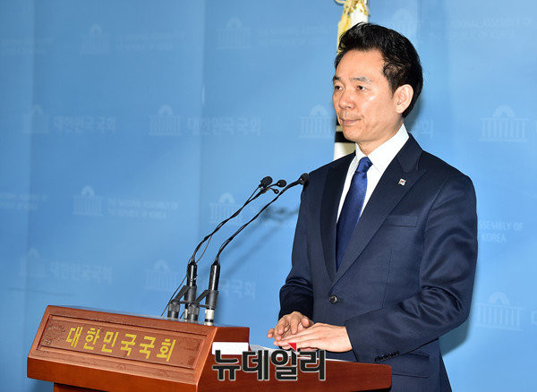 ▲ 장성민 전 의원이 지난1월24일 국회 정론관에서 대선출마 기자회견을 하고 있다. ⓒ뉴데일리 이종현 기자