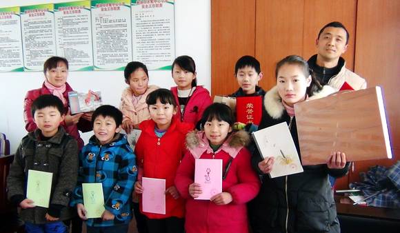 ▲ 두산인프라코어는 중국법인 두산공정기계유한공사가 중국 교육지원 사업인 '희망공정' 캠페인에 기여한 공로를 인정받아 '2016 희망공정 공헌상'을 수상했다고 22일 밝혔다.ⓒ두산인프라코어