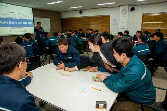 ▲ 현대삼호중공업 생산직 직원들이 안전체득교육을 받고 있다.ⓒ현대삼호중공업