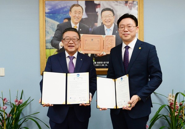 ▲ 좌측 이필용 음성군수, 우측 한상호 극동대 총장.ⓒ음성군