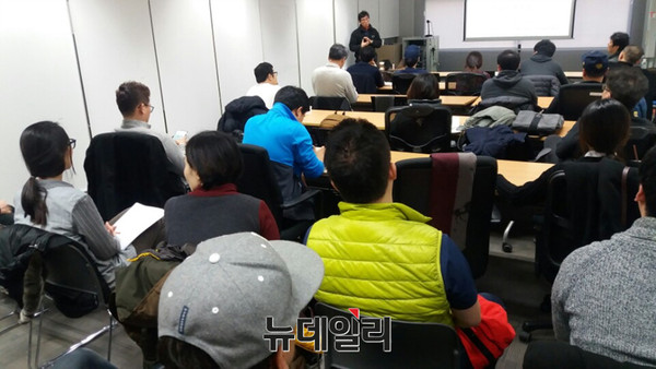 ▲ 스토리가 있는 VR 콘텐츠 제작을 발표중인 김영철 감독 ⓒ오세진 기자