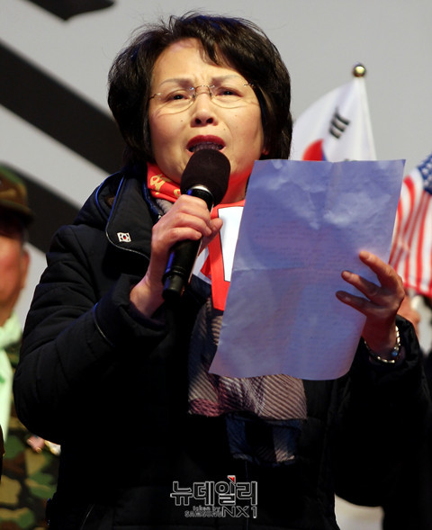 ▲ 독일 교민 고순자씨는 25일 서울 중구 덕수궁 대한문 앞에서 열린 '대통령 탄핵 기각을 위한 14차 태극기 집회'에 참석하기 위해 한국을 방문했다고 밝혔다. ⓒ뉴데일리 이기륭