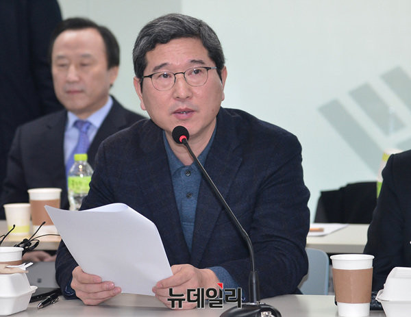 ▲ 바른정당 김학용 의원. 그는 27일 당 최고위원·중진의원 연석회의에 참석해 자유한국당 인명진 비상대책위원장을 비판했다. ⓒ뉴데일리 공준표 기자