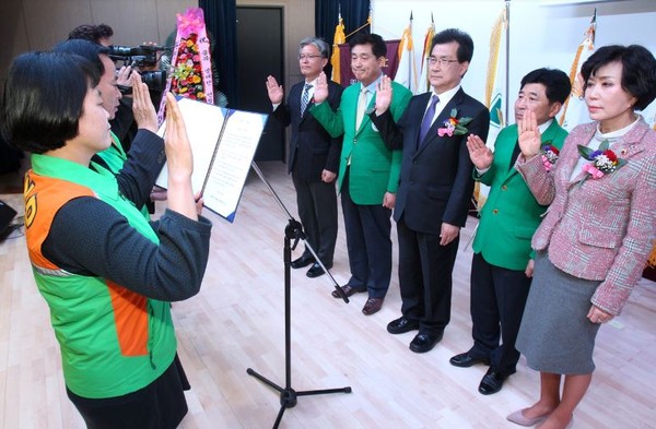 ▲ 충북도자율방재단연합회가 27일 충북미래여성플라자에서 2대 회장단 이취임식을 가졌다.ⓒ충북도