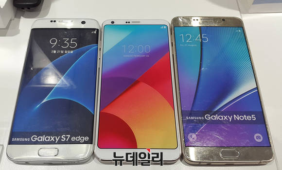 ▲ 삼성 갤럭시S7 엣지(왼쪽), LG G6(가운데), 삼성 갤럭시 노트5(오른쪽) 비교 모습. ⓒ뉴데일리 윤진우 기자