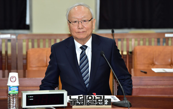 ▲ 지난 15일 김정남 암살과 관련해 국회 긴급현안보고에 참석한 이병호 국가정보원장. ⓒ뉴데일리 DB