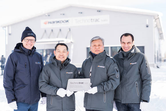 ▲ 한국타이어는 국내 타이어 업계 최초로 핀란드 이발로에 테크노트랙을 오픈했다고 28일 밝혔다.(왼쪽부터)밀브룩 그룹 CEO 알렉스 번스(Alex Burns), 한국타이어 구주지역본부장 배호열 부사장, 한국타이어 연구개발본부장 김형남 부사장, 한국타이어 유럽테크니컬센터(ETC) 연개개발본부 클라우스 클라제(KLAUS LRAUSE).ⓒ한국타이어