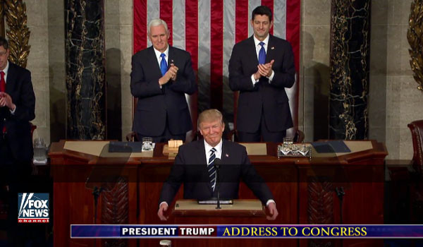 ▲ 취임 후 첫 의회연설을 준비하는 도널드 트럼프 美대통령. ⓒ美폭스뉴스 중계영상 캡쳐