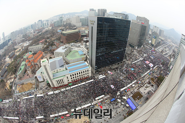 ▲ 1일 서울 세종로 가득 메운 태극기집회 참가자들. ⓒ이종현 기자