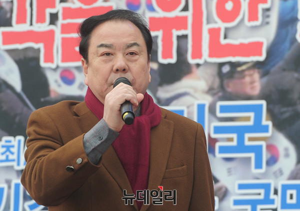 ▲ 자유한국당 이우현 의원이 1일 태극기 집회에 참석해 '민주당 심판론'을 제기했다. ⓒ뉴데일리 공준표 기자