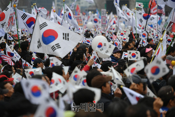 ▲ 대통령 탄핵 기각을 위한 국민총궐기 운동본부는 3.1절 98주년을 기념해 15차 태극기집회를 열었다. ⓒ뉴데일리 정상윤