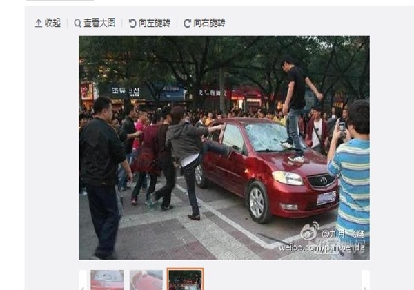 최근 한국 내 ‘사드(THAAD)’ 배치가 가시화 되자 중국 발 ‘사드 보복조치’가 도를 넘고 있다. 2일 중국 대표 SNS ‘웨이보’에 게재된 파손된 현대자동차 사진.ⓒ中웨이보 캡쳐