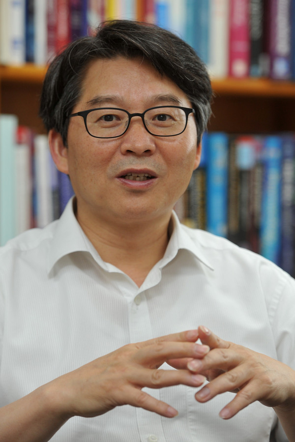 ▲ 충북대 약학과 홍진태 교수.ⓒ충북대