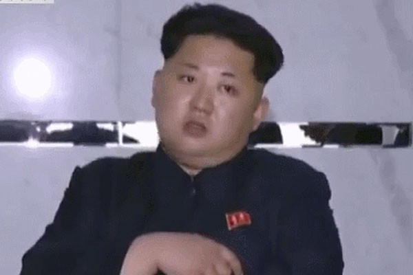 ▲ "야, 이건 좀 아닌데…." 고개를 젓는 김정은. ⓒ온라인 커뮤니티 화면캡쳐