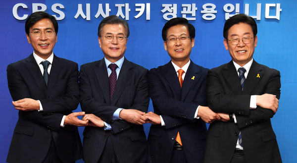 ▲ (왼쪽부터) 민주당 경선에 참여한 안희정, 문재인, 최성, 이재명 후보. ⓒ뉴시스