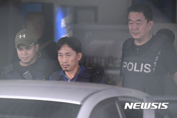 ▲ 지난 3일(현지시간) 말레이시아 경찰 구치소에서 풀려나는 북한 국적 용의자 리정철. ⓒ뉴시스. 무단전재 및 재배포 금지.