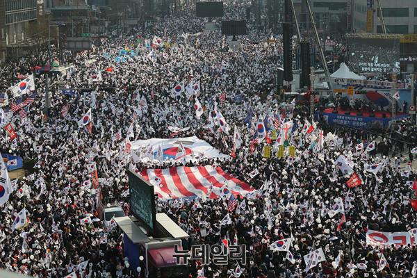 ▲ 5일 대한문 앞에서 열린 16차 태극기집회. ⓒ사진공동취재단