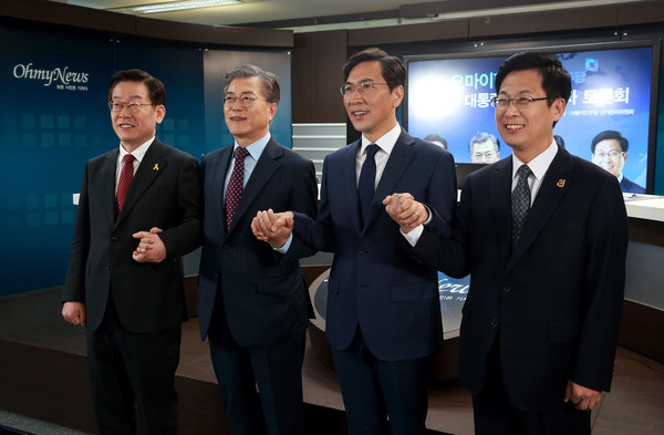 ▲ (왼쪽부터) 민주당 경선주자 이재명, 문재인, 안희정, 최성 후보. ⓒ뉴시스