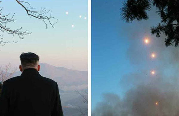 탄도미사일이 날아가는 모습을 지켜보는 김정은. 미사일과 함께 날아가는 것은 김정은의 개념인 듯하다. ⓒ北선전매체 공개사진