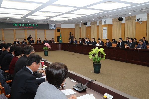 ▲ 권선택 대전시장이 7일 3월 확대간부회의를 주재하고 있다.ⓒ대전시