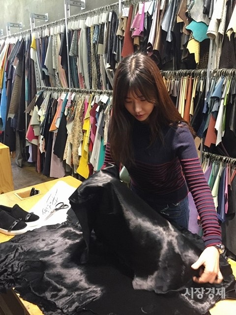 ▲ 독립 디자이너 유시헌.   ⓒ 사진=시장경제신문