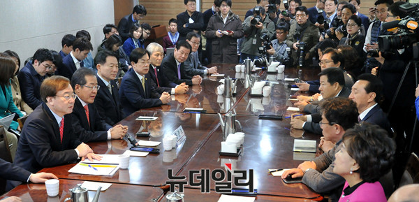 ▲ 홍준표 경남도지사가 8일 의원회관에서 자유한국당 초선 의원들과 간담회를 갖고 있다. ⓒ뉴데일리 이종현 기자