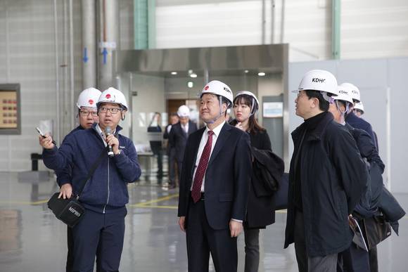 ▲ 한국지역난방공사는 8일 산업통상자원부 김학도 에너지자원실장이 전일 판교지사 에너지 공급시설을 현장점검 했다고 밝혔다. ⓒ 지역난방공사