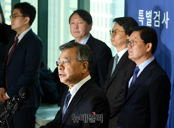 박영수 특별검사가 6일 오후 서울 강남구 대치동 사무실에서 수사결과를 발표하고 있다. ⓒ뉴데일리 정상윤 기자