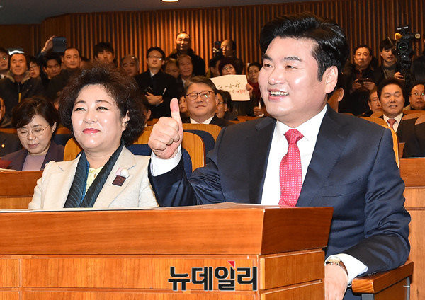 ▲ 자유한국당 원유철 원내대표가 9일 핵무장 관련 5차 토론회를 개최했다. 그는 자유한국당의 대선 경선 후보이기도 하다. ⓒ뉴데일리 이종현 기자