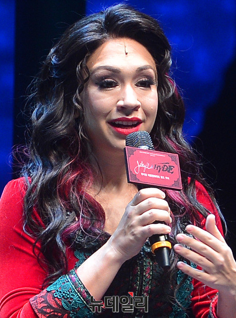 ▲ 극중 루시 역을 맡은 다이애나 디가모(Diana DeGarmo) ⓒ 뉴데일리 공준표