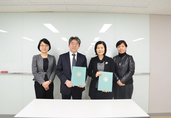 ▲ 대구사이버대와 전국장애아동협의회와 협약 모습.(왼쪽부터 대구사이버대 윤은경 서울학습관장, 김영걸 기획조정실장, 전국장애아동보육제공기관협의회 김영란 회장, 윤순자 사무국장)ⓒ대구사이버대