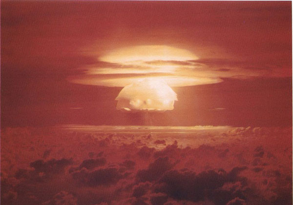 ▲ 1954년 3월 1일(현지시간) 미국이 실험한 '캐슬 브라보' 핵폭탄 폭발장면. 이 실험에 쓰인 폭탄 안에 '리튬 6'이 사용됐다고 한다. ⓒ위키피디아 공개사진.