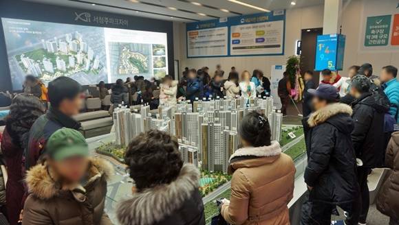 ▲ 지난달 충북 청주시에 공급된 '서청주 파크 자이' 견본주택 내. ⓒGS건설