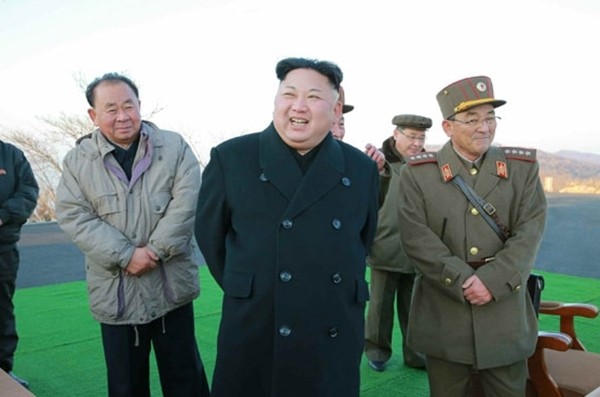 미국의 싱크탱크들이 두 달 후 치러질 한국 대통령 선거에서 북한 당국이 친북 성향을 보이는 진보세력의 집권을 도울 것이라고 전망했다. 사진은 김정은(가운데).ⓒ뉴데일리 DB
