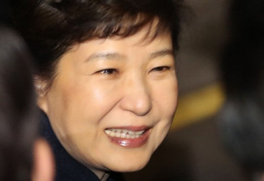 ▲ 박근혜 전 대통령이 12일 오후 청와대를 떠나 서울 강남구 삼성동 사저에 도착하고 있다. ⓒ연합뉴스 제공
