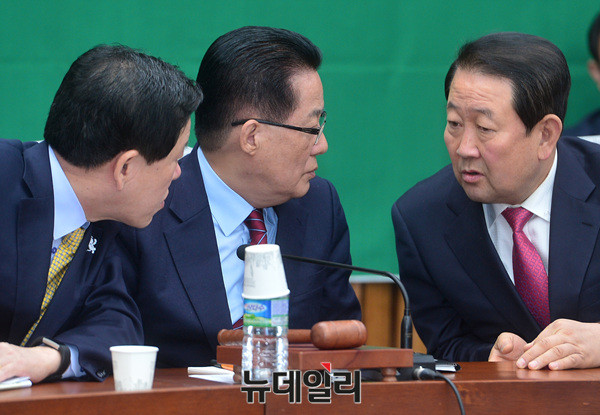 ▲ 왼쪽부터 주승용 국민의당 원내대표, 박지원 대표, 박주선 의원 ⓒ 뉴데일리 공준표