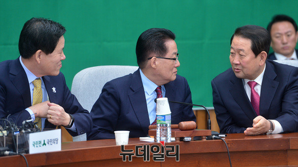 ▲ 왼쪽부터 주승용 국민의당 원내대표, 박지원 대표, 박주선 의원 ⓒ 뉴데일리 공준표