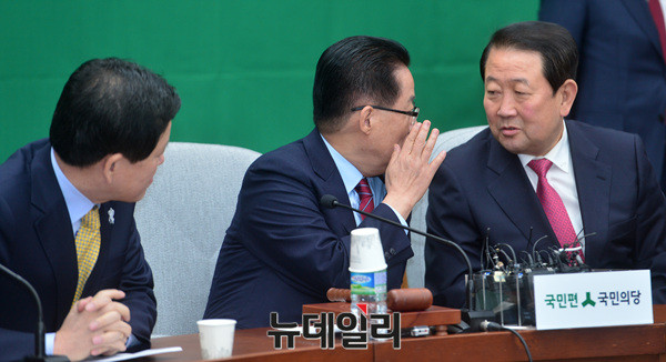 ▲ 왼쪽부터 주승용 국민의당 원내대표, 박지원 대표, 박주선 의원 ⓒ 뉴데일리 공준표