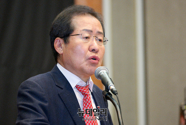 ▲ 자유한국당 소속 홍준표 경남도지사가 13일 MBC 라디오에 출연해 대선 출마에 관한 입장을 밝혔다. ⓒ뉴데일리 이기륭 기자