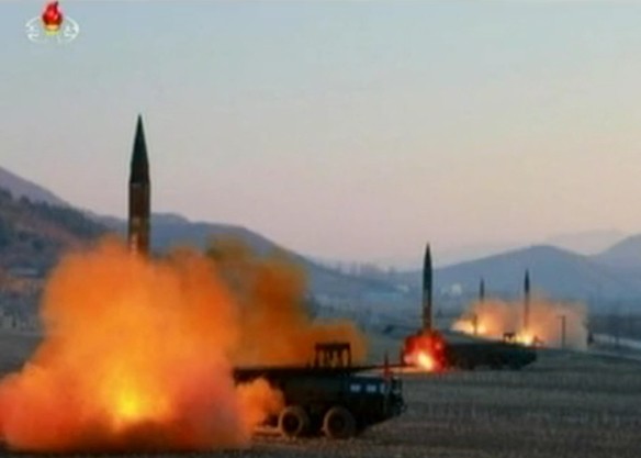 한·미연합 키리졸브 훈련이 시작된 가운데 북한은 훈련 중단을 요구하고 나섰다. 사진은 지난 6일 북한의 스커드 ER 탄도미사일 시험 발사 장면.ⓒ北선전매체 영상 캡쳐