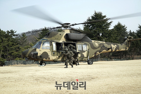 ▲ 수리온 헬기에서 투입중인 201 특공여단 ⓒ태상호 기자