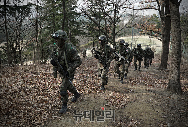 ▲ 산악 수색중인 특공대원들 ⓒ태상호 기자