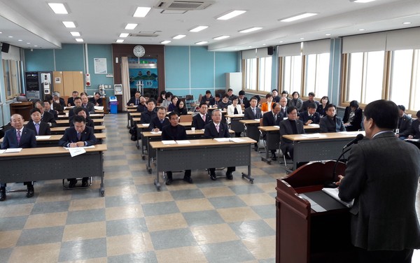 ▲ 제천교육지원청이 14일 교육지원청에서 제천시 관내 학교장 회의를 열고 있다.ⓒ제천교육지원청