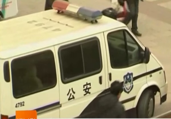 ▲ 중국 공안이 북·중 접경지역 등에서 탈북자 지원 및 선교활동을 하던 한국인 선교사 2명을 긴급 체포한 것으로 알려졌다. 사진은 '연합뉴스TV' 보도영상 일부로 中공안 차량 모습.ⓒ'연합뉴스TV' 보도영상 캡쳐