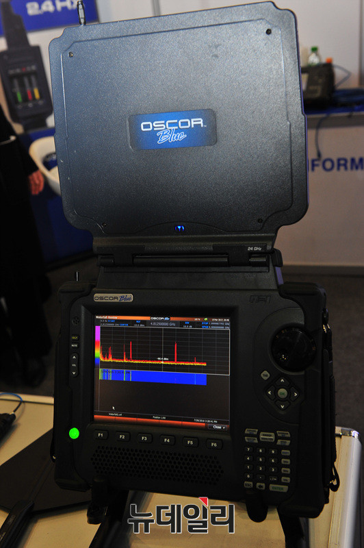 ▲ 해외 통신보안 전문회사인 REI는 유-무선 통신 분석 장비, 도-감청 장비 디텍터 ⓒ오세진 기자